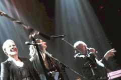 Side-Shot-Syl-et-choriste